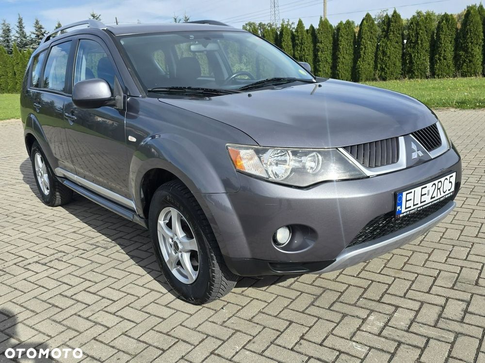 Mitsubishi Outlander - 2