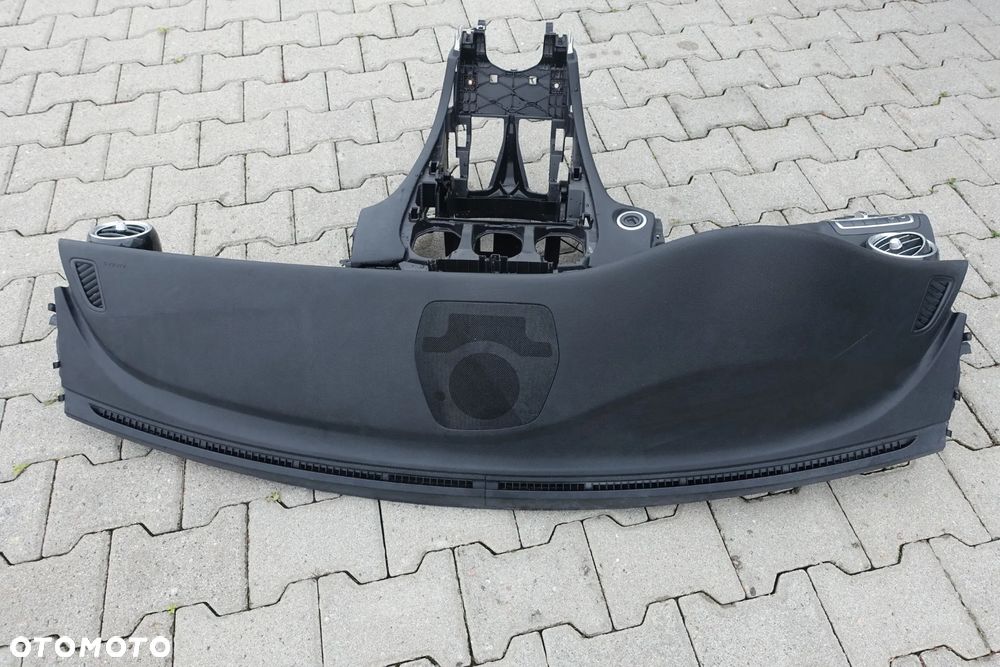 KONSOLA DESKA MERCEDES W205 17r. ORYGINAŁ DEMONTAŻ - 2