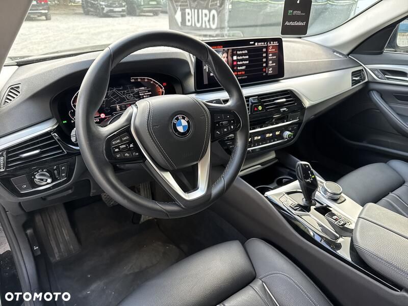 BMW Seria 5 530i xDrive mHEV - 10