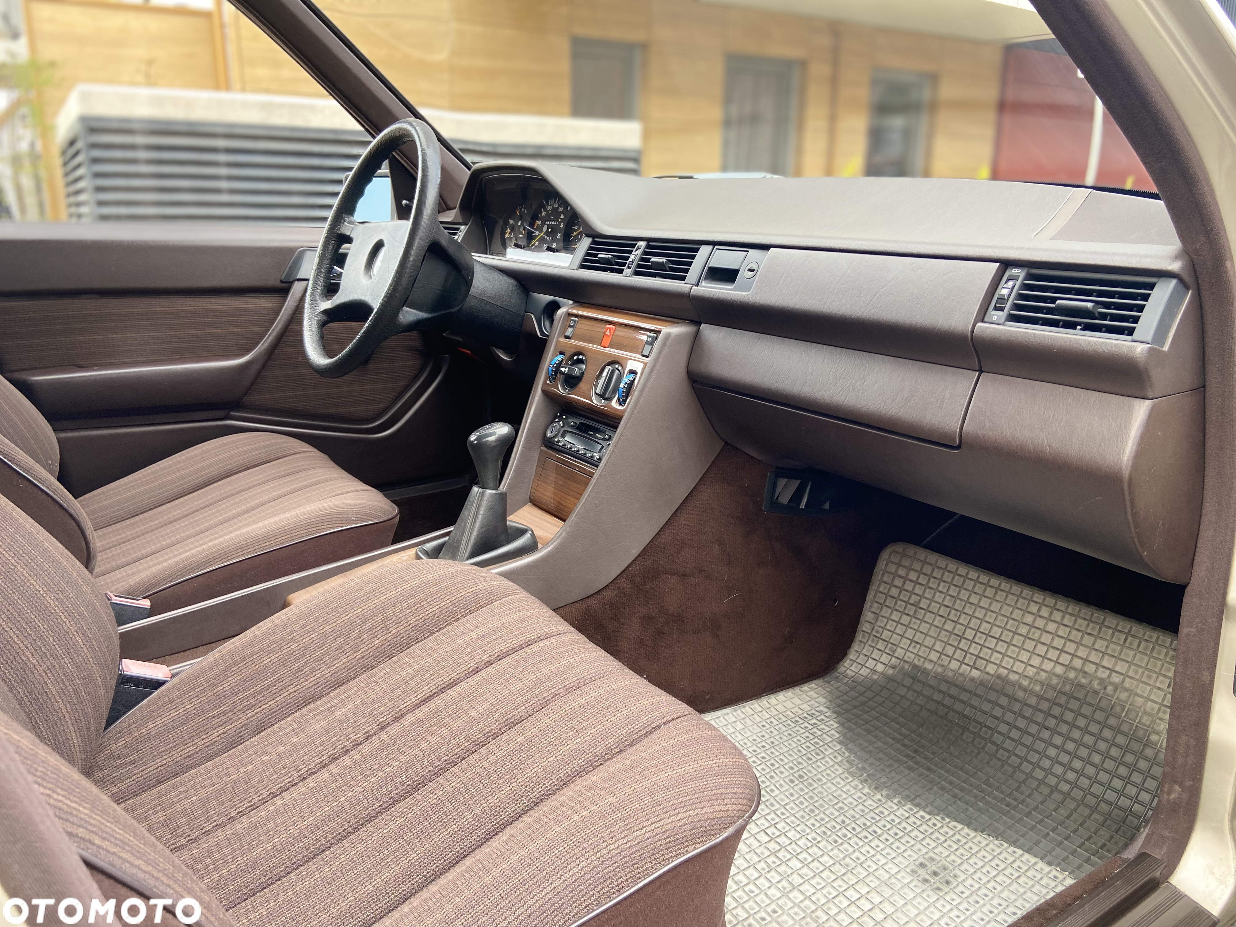 Mercedes-Benz W124 (1984-1993) - 14