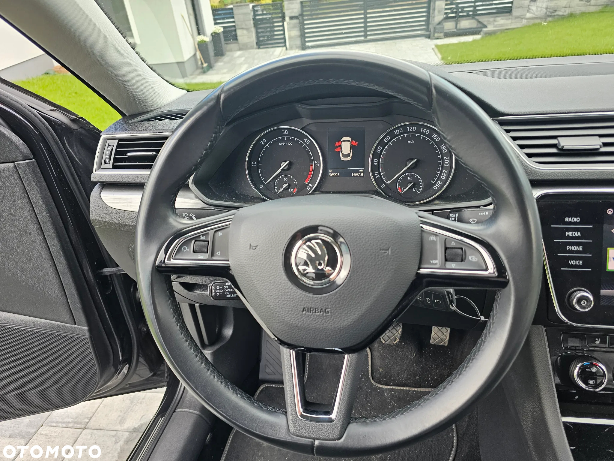 Skoda Superb 2.0 TDI Premium Edition - 19