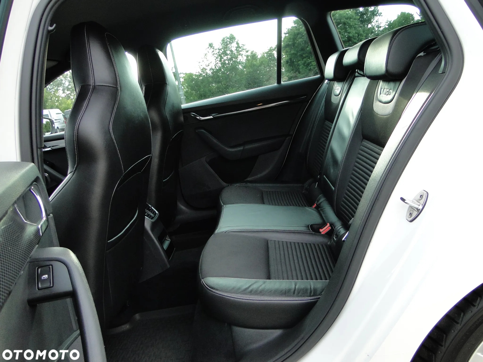 Skoda Octavia Combi 2.0 TDI DSG RS - 14