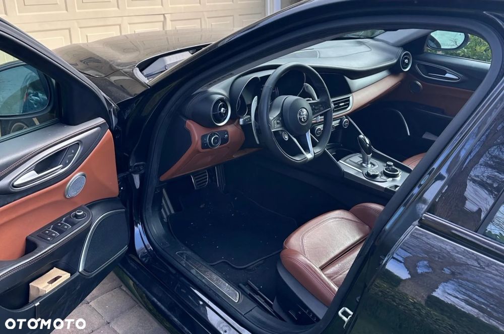 Alfa Romeo Giulia 2.0 Turbo 16V AT8-Q4 Ti - 28