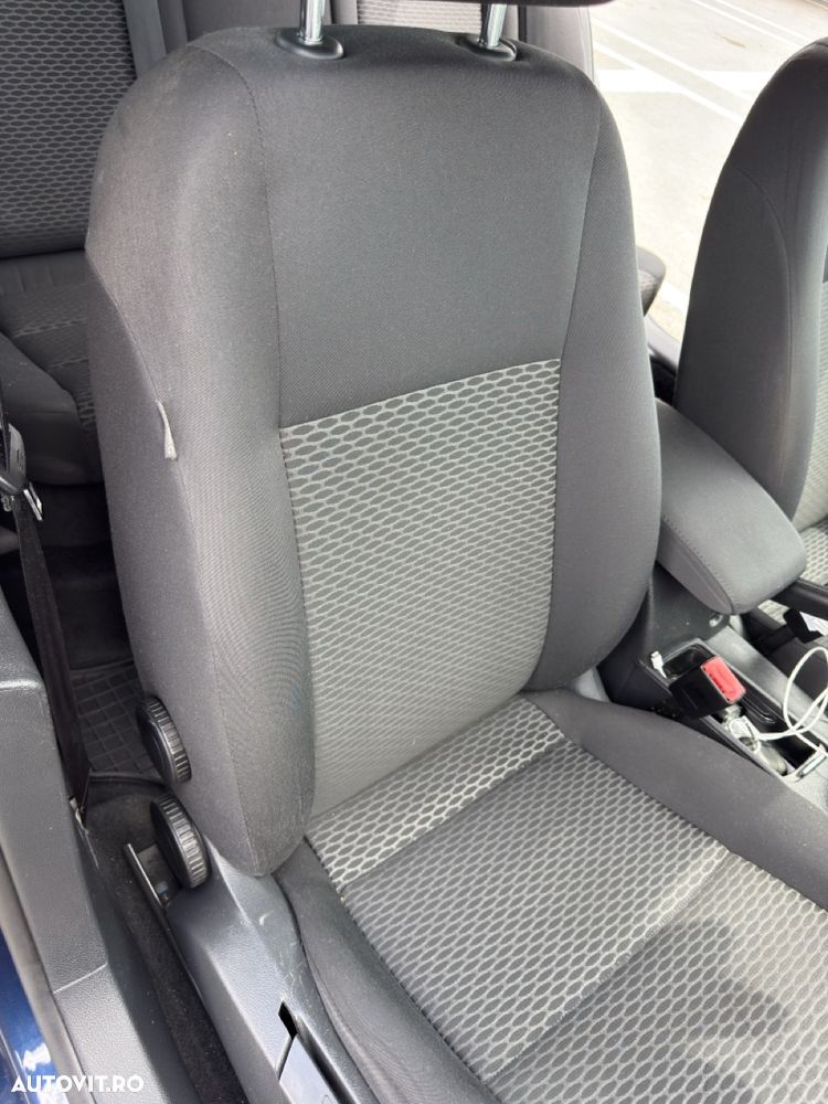 Volkswagen Golf 1.6 TDI DPF Trendline - 8
