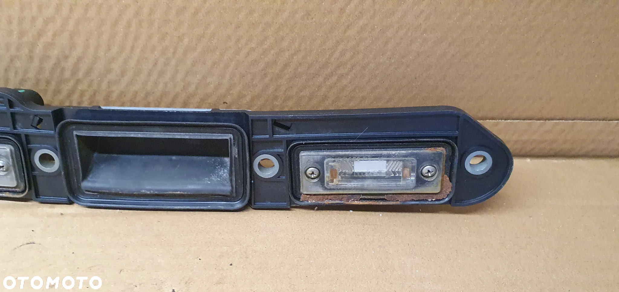 Blenda klapy bagażnika mikrostyk podświetlenie VW Golf V Plus 1T0827574C - 3