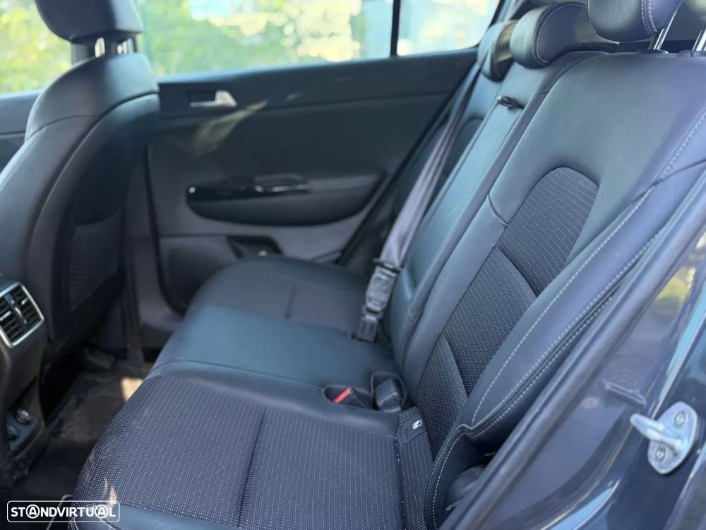 Kia Sportage 1.6 CRDI ISG MHEV Tech - 11