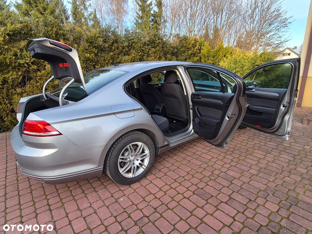 Volkswagen Passat 1.6 TDI BMT Trendline - 11