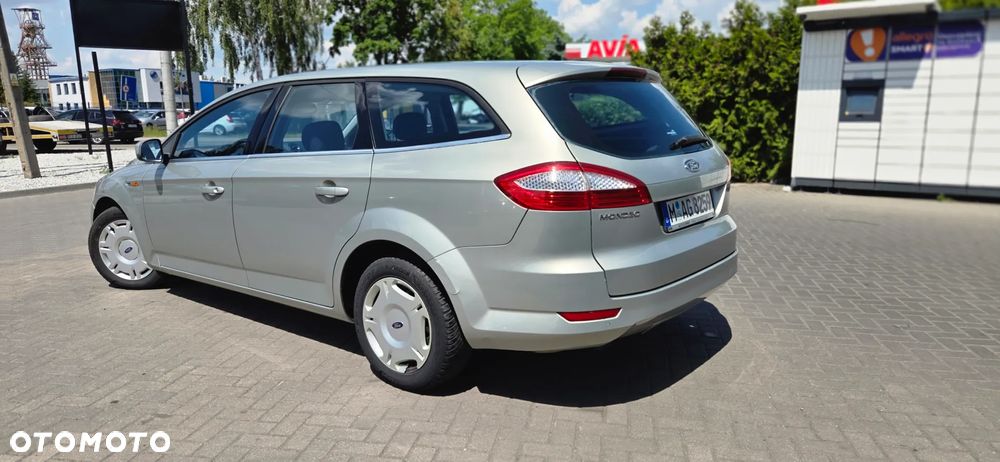 Ford Mondeo 2.0 TDCi Ghia - 12