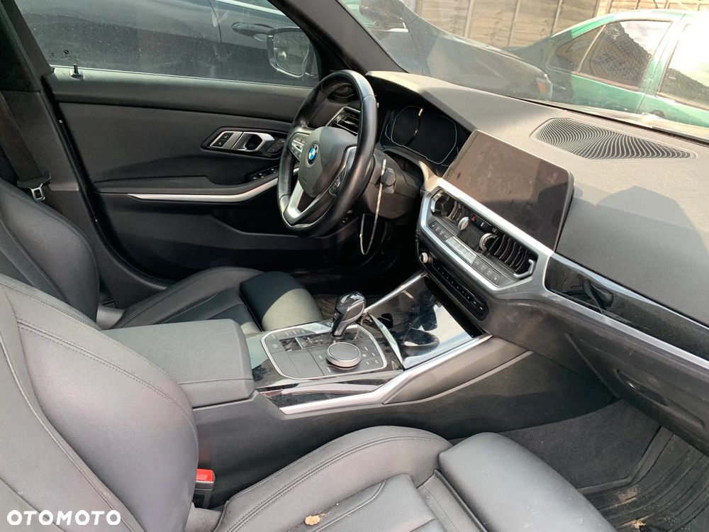 BMW Seria 3 330i xDrive - 13