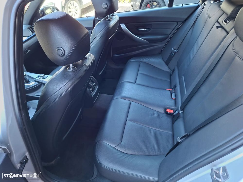 BMW 320 d Auto Pack M - 21