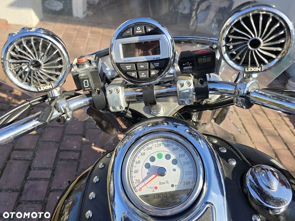 Suzuki Intruder - 10