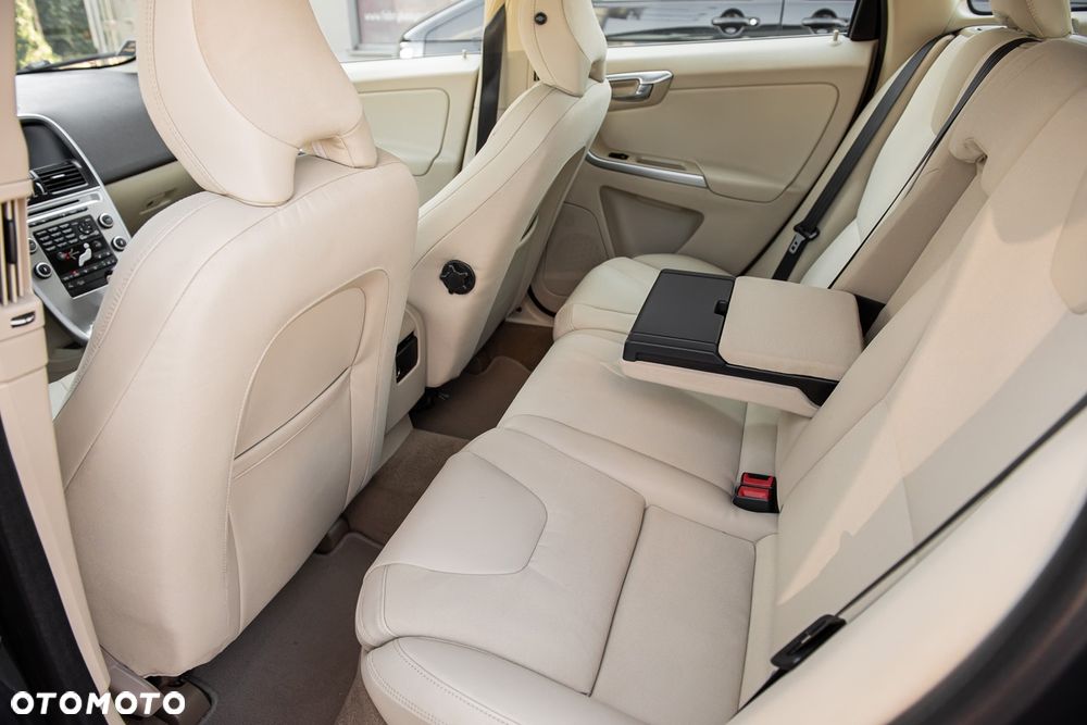 Volvo XC 60 D5 AWD Momentum - 25