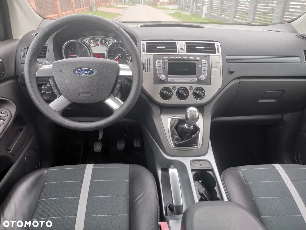 Ford Kuga 2.0 TDCi 2x4 Titanium - 10