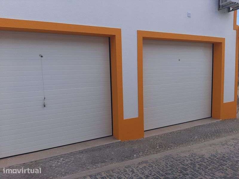 Garagem no centro da vila de Benavente - Grande imagem: 2/6