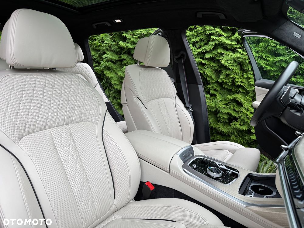 BMW X7 M50d sport - 17