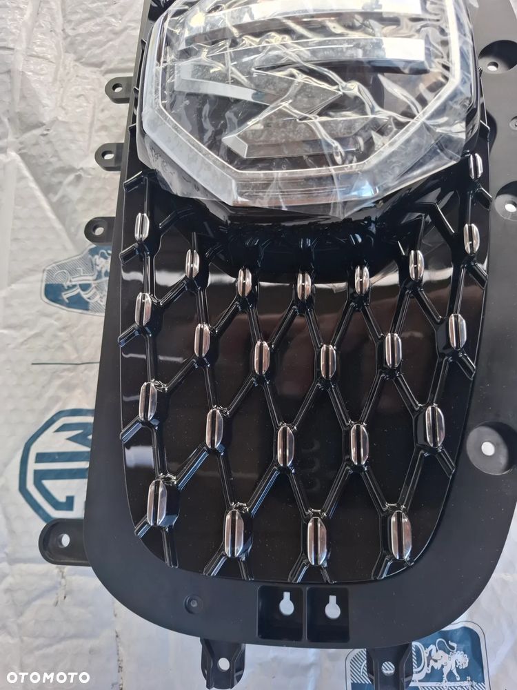 MG ZS 2020 GRILL ATRAPA CHŁODNICY GNIAZDO ŁADOWANIA  10749241 - 2