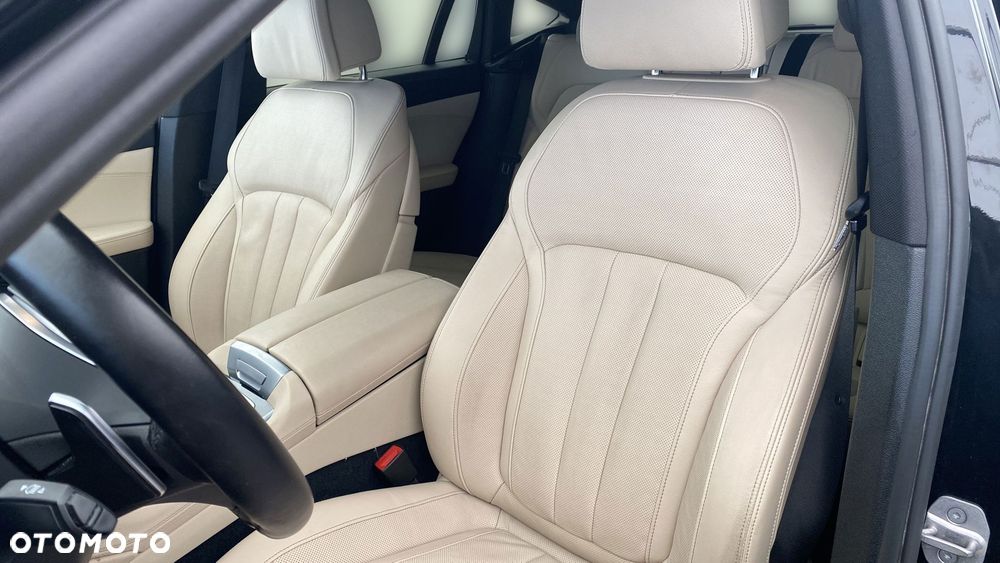 BMW X6 M50i - 11