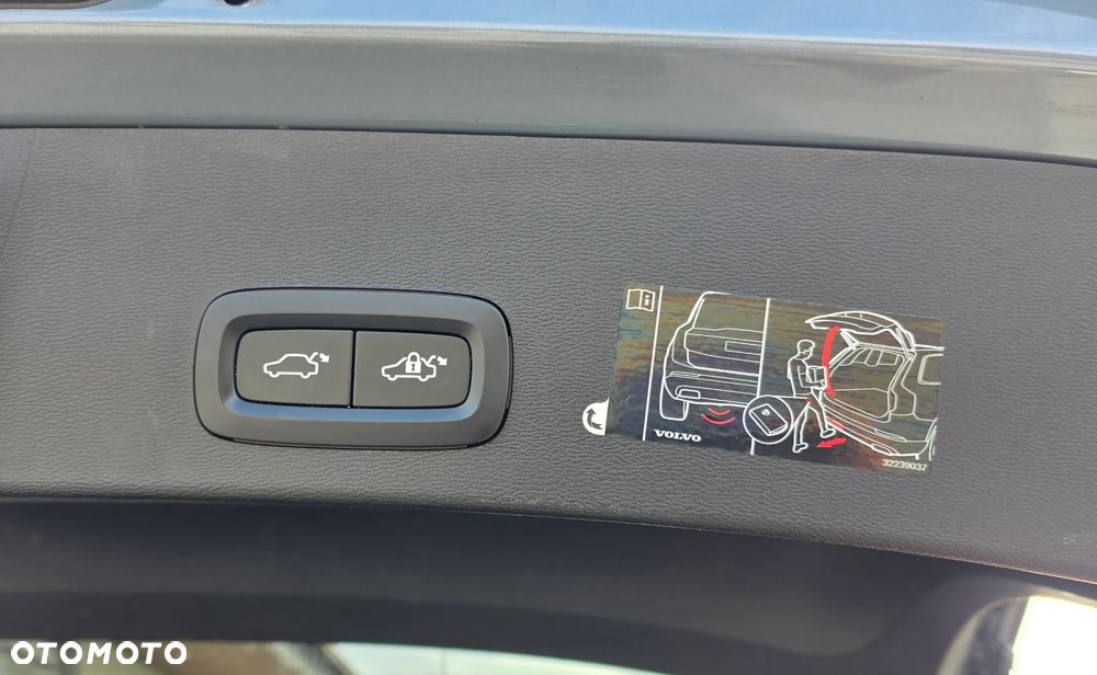 Volvo XC 40 D4 AWD Geartronic R-Design - 27