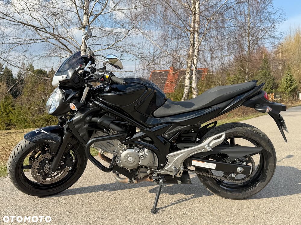 Suzuki Gladius - 4