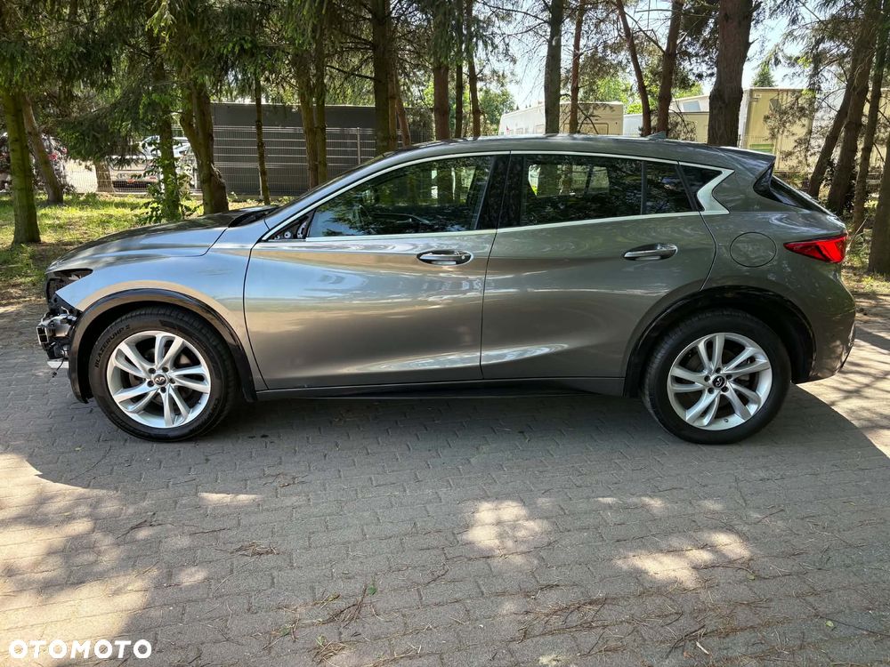 Infiniti Q30 - 3