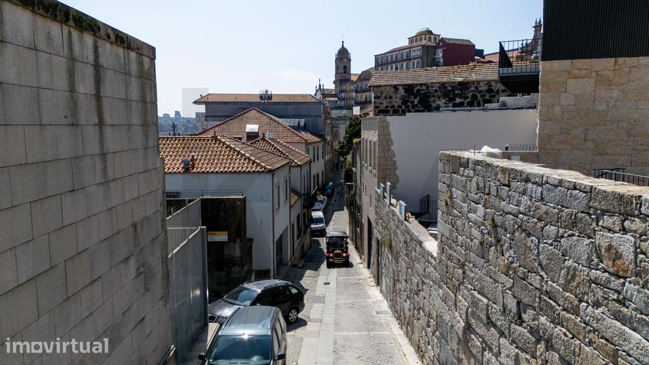 T2 com 193m² no Porto, localização privilegiada - Grande imagem: 4/60