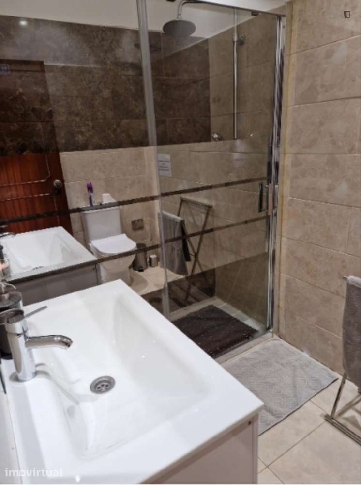 Quarto - localizado em Penha de França Lisbon - Grande imagem: 2/7