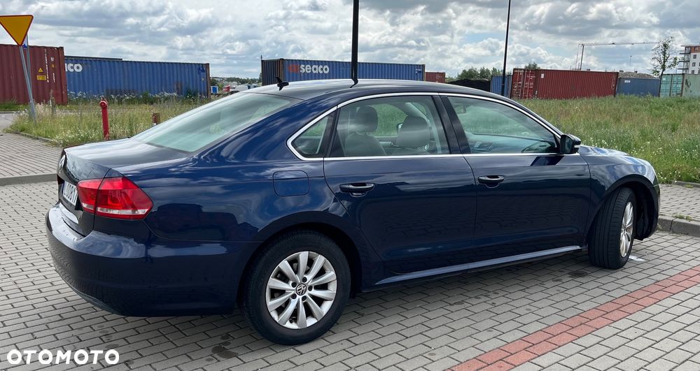 Volkswagen Passat - 4