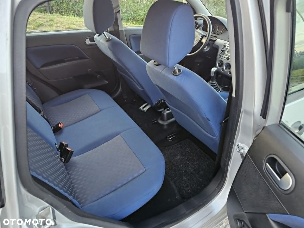 Ford Fiesta 1.4 Futura - 11