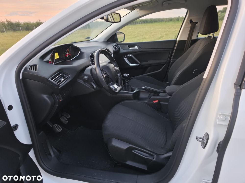 Peugeot 308 - 8