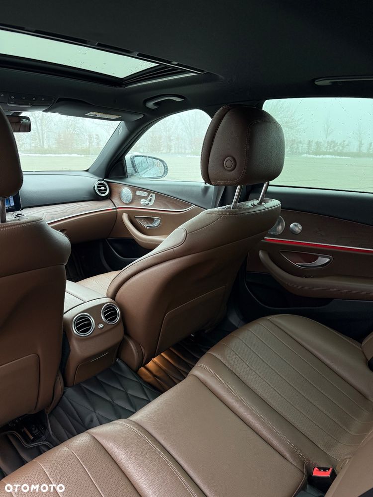 Mercedes-Benz Klasa E 300 9G-TRONIC Exclusive - 9