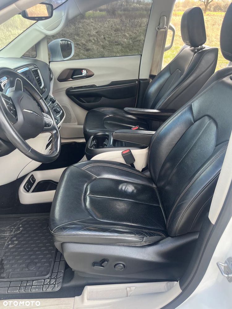 Chrysler Pacifica - 15