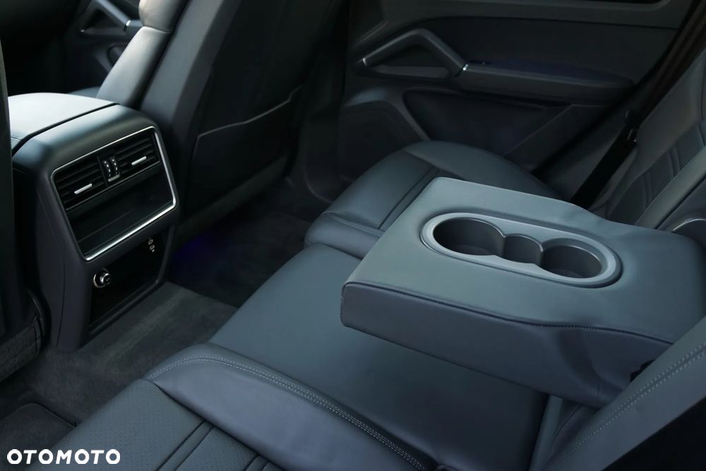 Porsche Cayenne Standard - 31