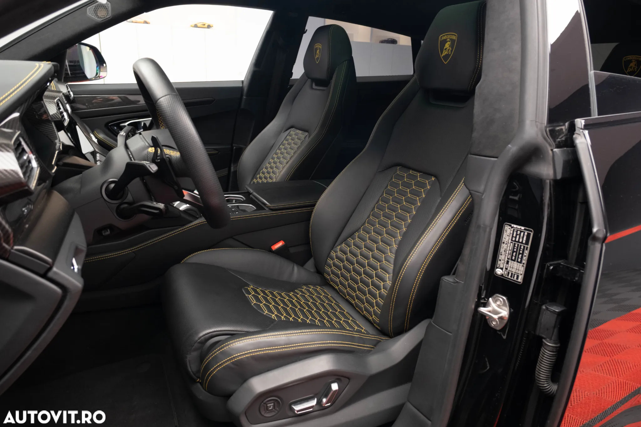 Lamborghini URUS Standard - 22