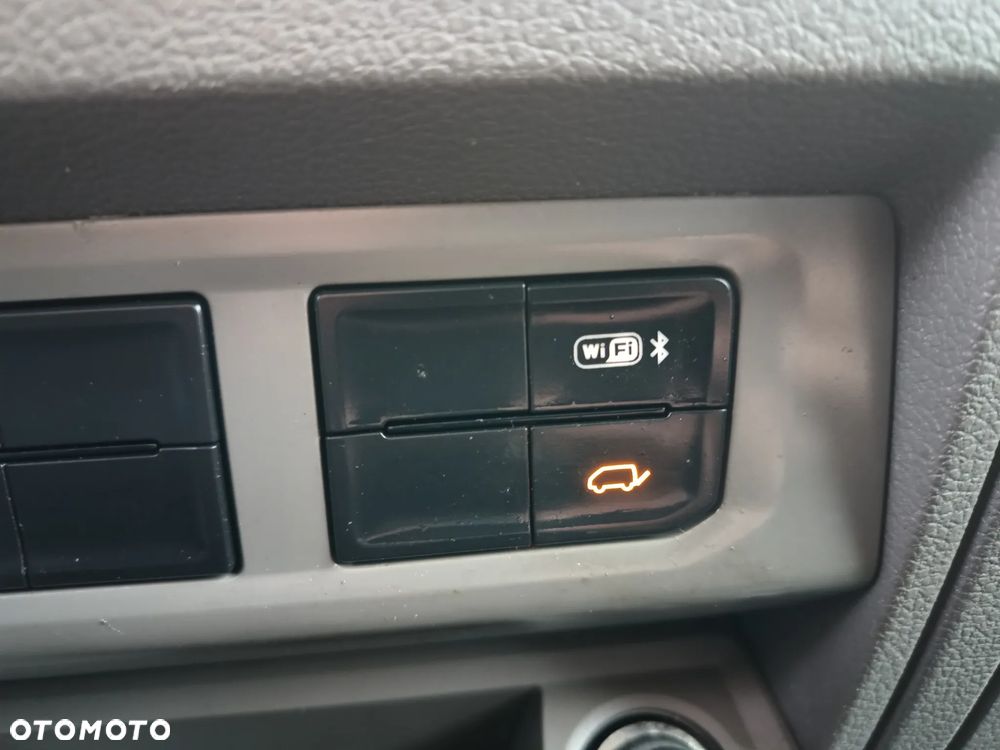 Volkswagen Crafter KONTENER+ winda ZEPRO (750kg) 2.0 diesel 177kM automat 2017 rok - 32