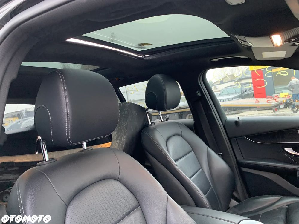 Mercedes-Benz GLC 300 4Matic 9G-TRONIC AMG Line Advanced - 14