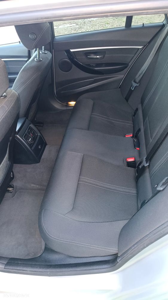BMW Seria 3 325d Sport Line - 13