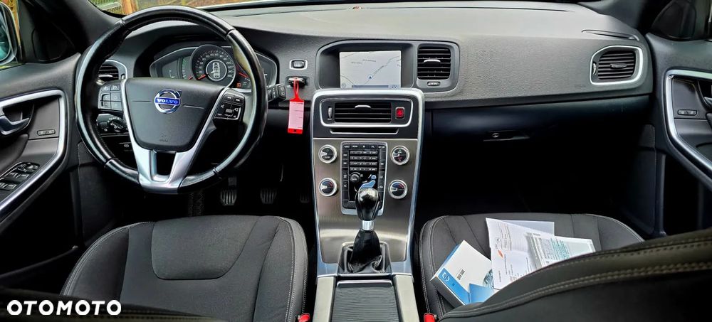 Volvo V60 T3 Momentum - 24