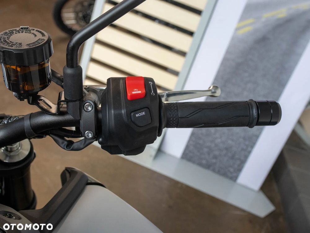 Yamaha MT - 5