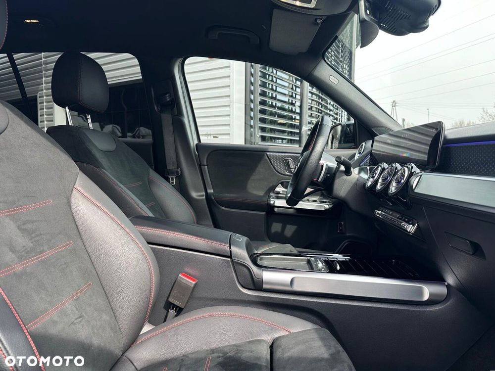Mercedes-Benz GLB - 14