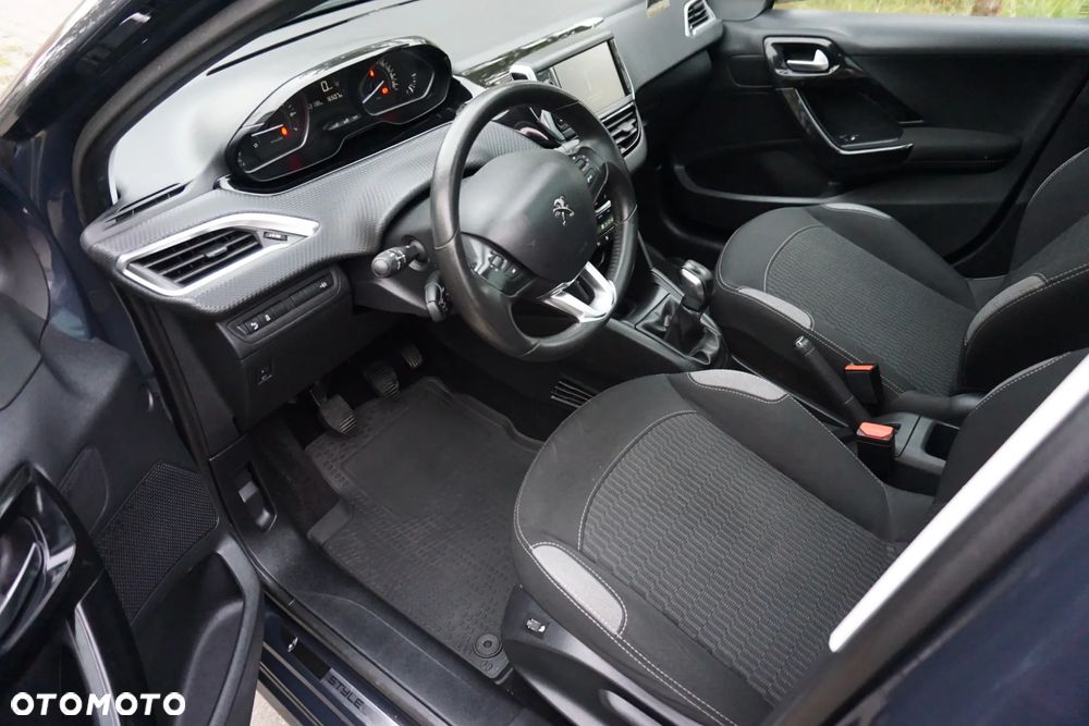 Peugeot 208 - 17