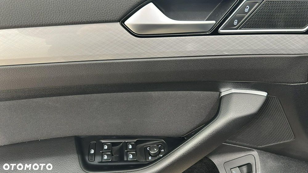 Volkswagen Passat - 13