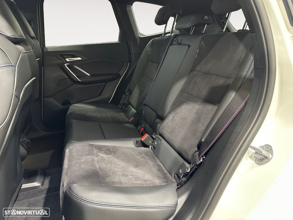 BMW iX1 eDrive20 Pack Desportivo M - 14