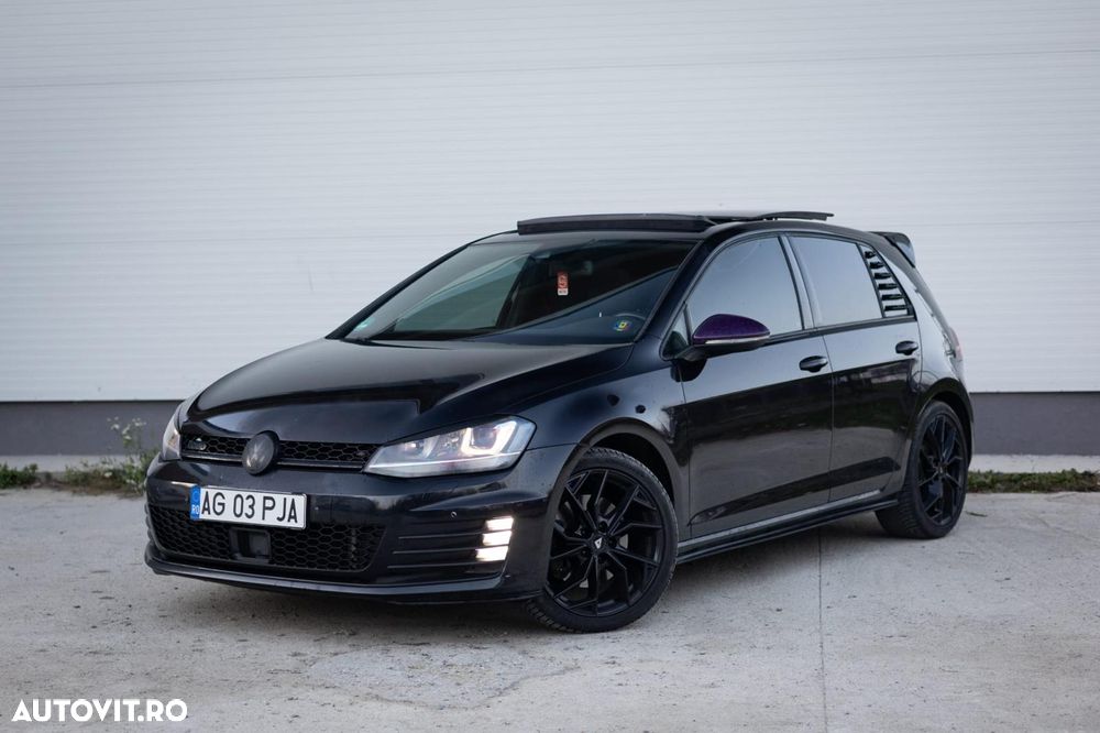 Volkswagen Golf - 1