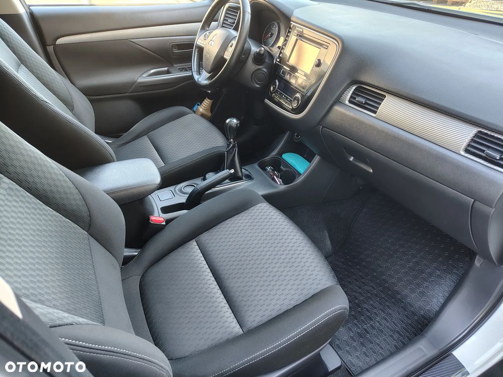 Mitsubishi Outlander 2.0 Intense 2WD - 19