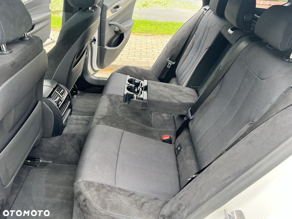 BMW Seria 5 520d M Sport - 17