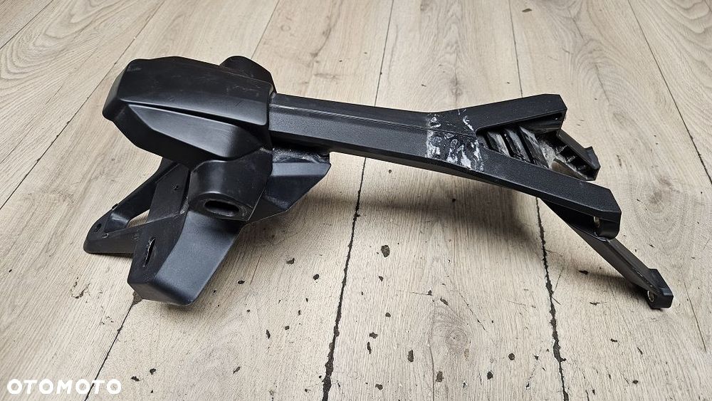 Uchwyt tablicy kierunkowskazów Honda CB125 R - 9