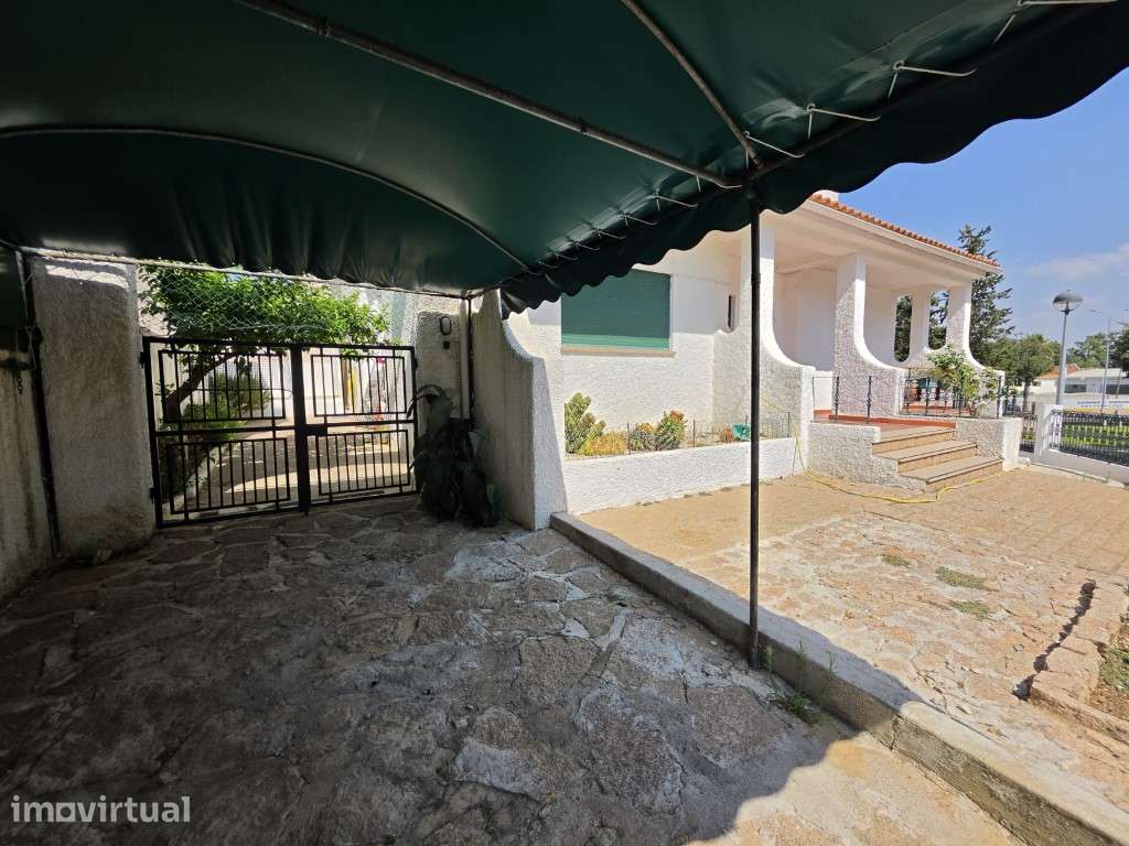 Moradia T5 com Garagem e Jardim | Centro de Elvas