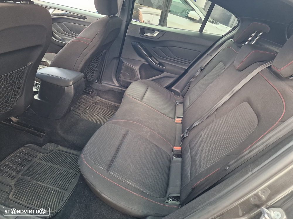 Ford Focus 1.0 EcoBoost ST-Line - 12