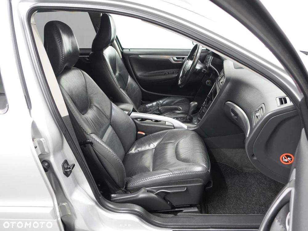 Volvo XC 70 D5 AWD Momentum - 26
