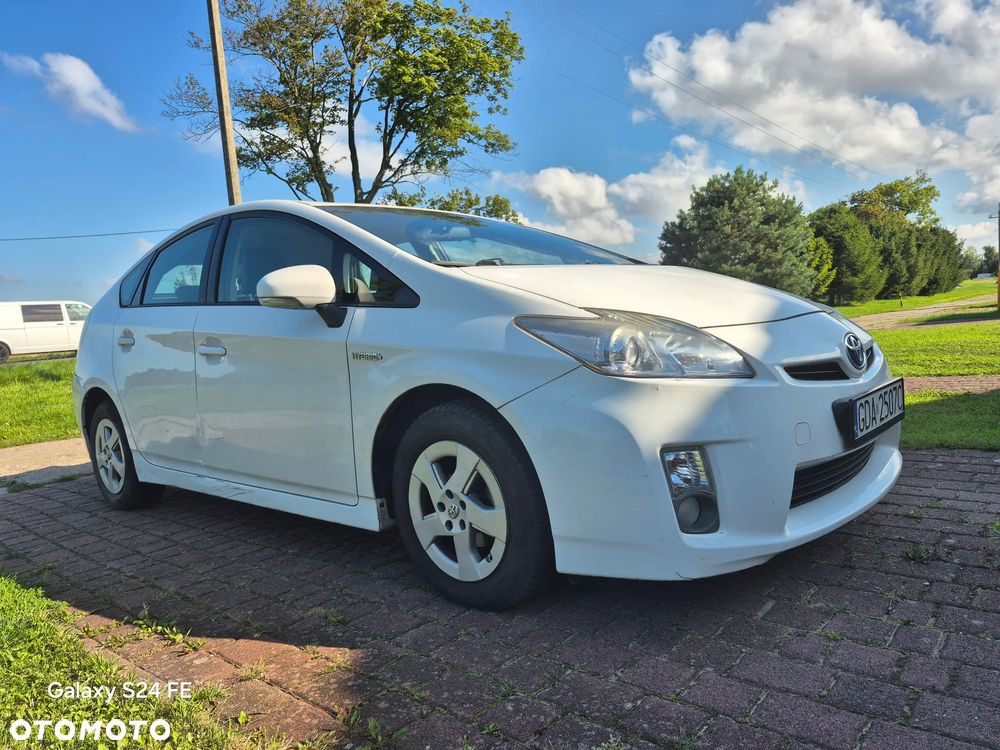 Toyota Prius (Hybrid) - 2